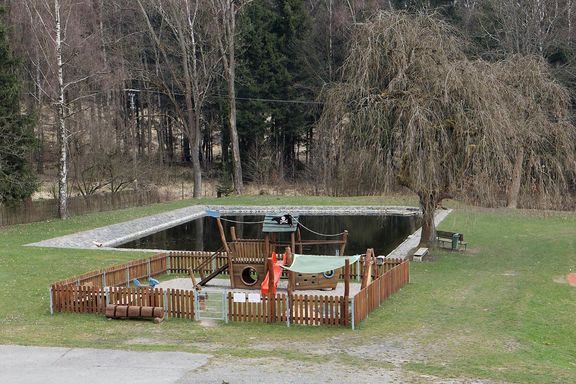 Penzion A Restaurace Na Krizovatce Polevsko Exterior photo